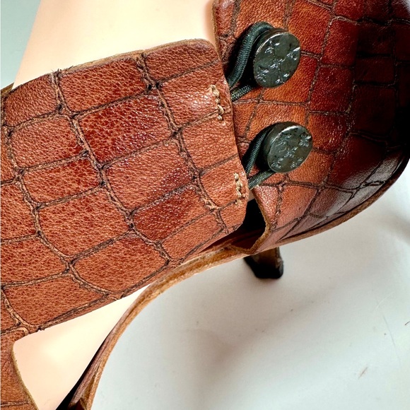 Cydwoq Vintage Kitten Heel Ankle Boots - Picture 11 of 13